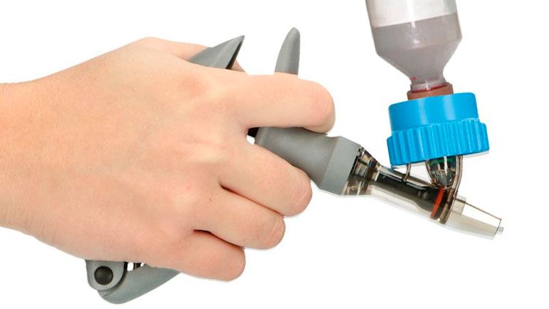 Image 1. Vaccination syringe.
