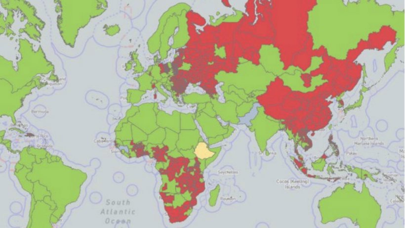 Distribuzione globale della peste suina africana dal 2005. Aree infette (segnalate almeno
una volta) sono mostrate in rosso, le aree sospette in giallo e le aree indenni&nbsp;in verde. Fonte: OIE.
