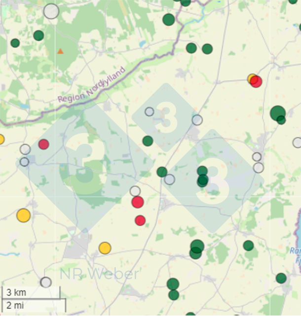 Figura 2. Esempio di mappe delle aree con allevamenti colorati in base al loro status vs la&nbsp;PRRS. Rosso = sieropositivo, verde = sieronegativo, giallo = in eradicazione, bianco = status sconosciuto.
