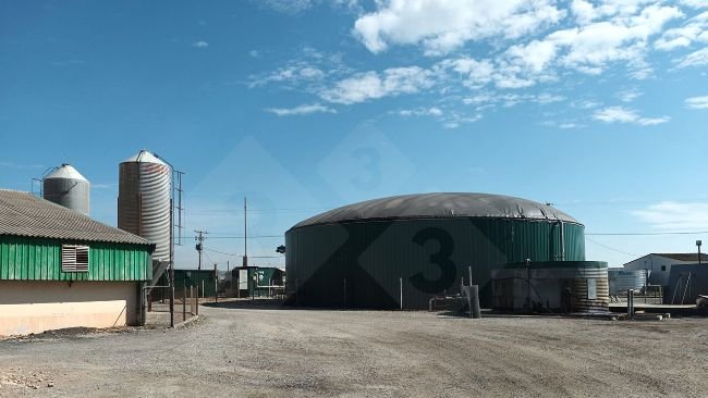 Impianto di produzione biogas tramite co-digestione.
