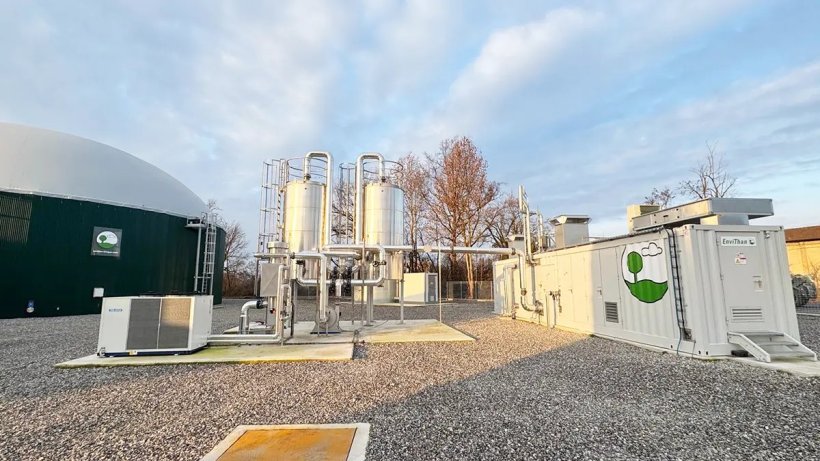Photo 1: The newly commissioned biogas and gas upgrading plant of Azienda Avogadri feeds biomethane into the public gas grid. (Photo: EnviTec Biogas AG)