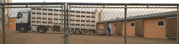 Hay que evitar que los camiones entren en la granja