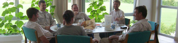 Riunione giornaliera all'ora di pranzo  per parlare di quello che abbiamo oggi in allevamento.