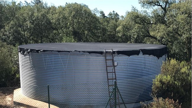 Deposito di stoccaggio e distribuzione correttamente dimensionato e coperto, basico in qualsiasi allevamento di suini.