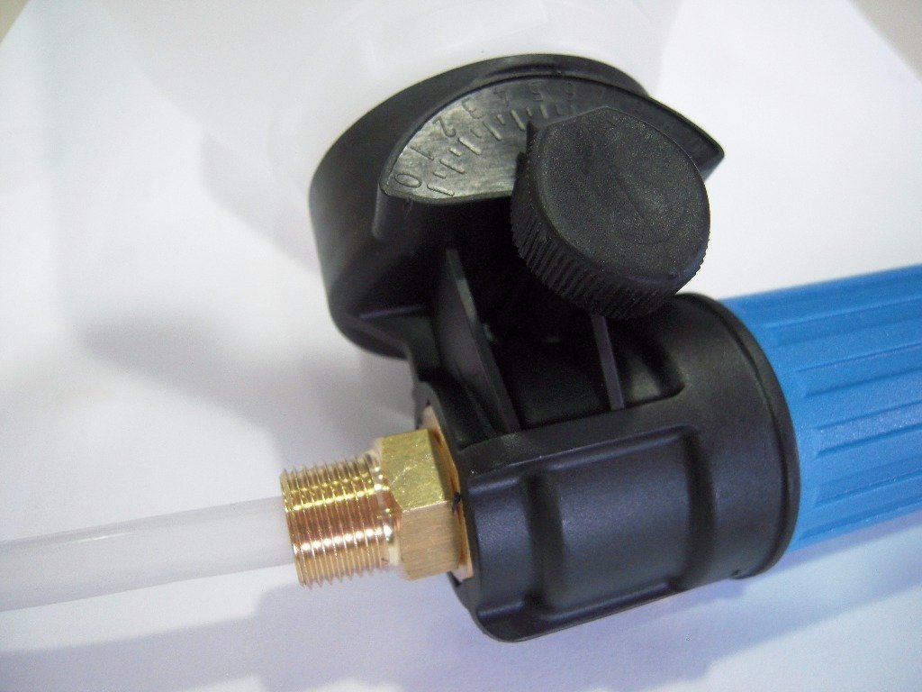 Pistola per schiumogeno 1,8 mm con contenitore da 2 litri (5) Pistola per schiumogeno 1,8 mm con contenitore da 2 litri (5)