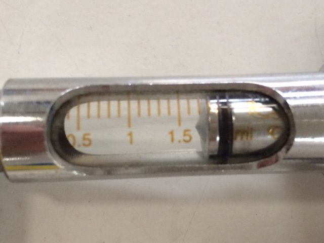 Siringa per vaccini in metallo da 2ml con tubo ed aghi (2) Siringa per vaccini in metallo da 2ml con tubo ed aghi (2)